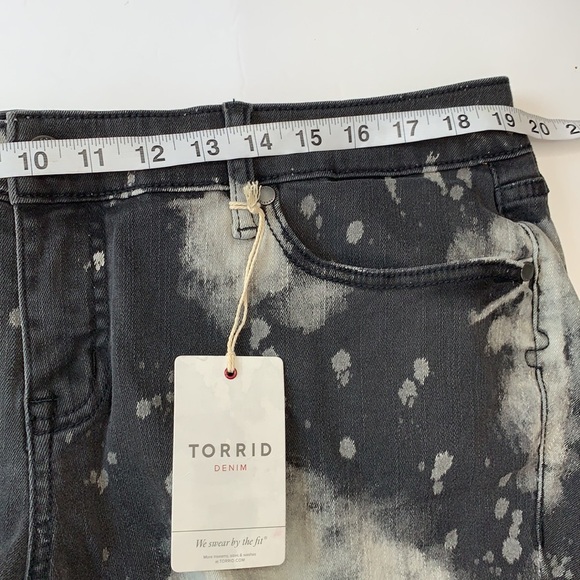 Torrid Denim Short Black Splatter‎ Size 16 - Picture 5 of 10
